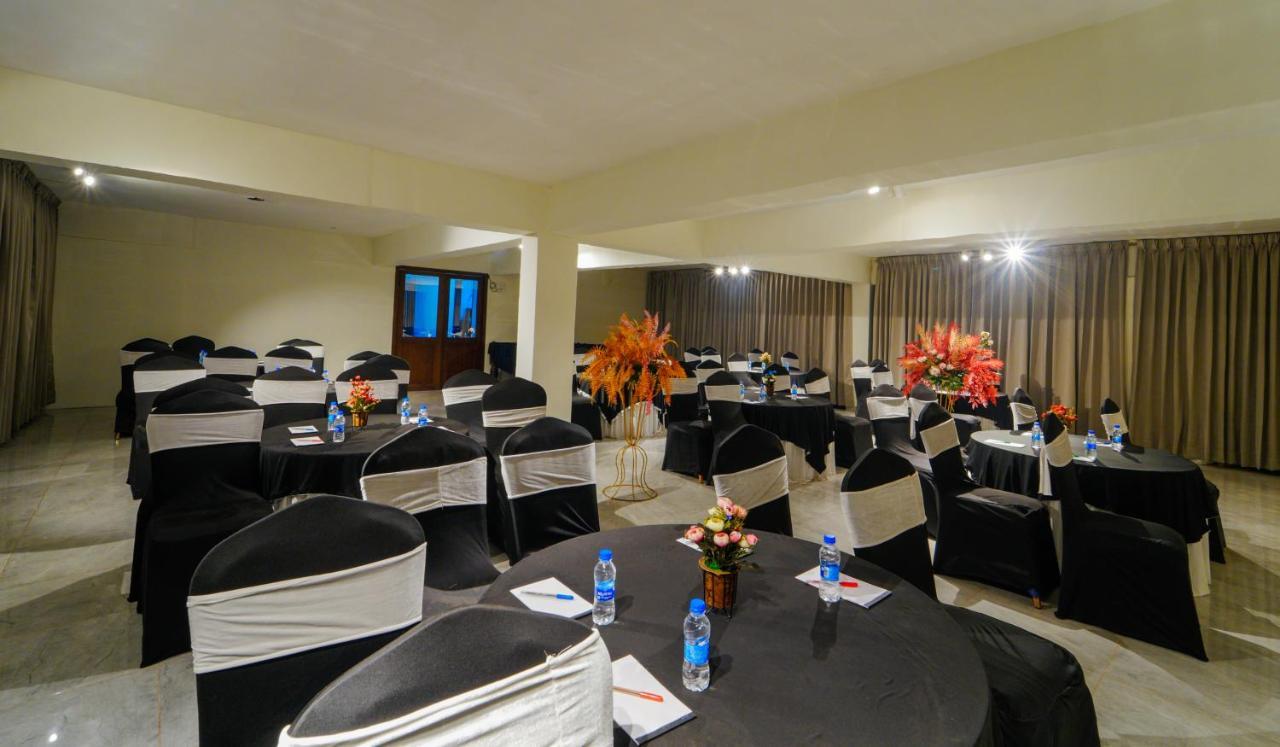 Hotel Woodcrest Zirakpur - Best Family Hotel By - A Unit Of Sidham Group Exterior foto