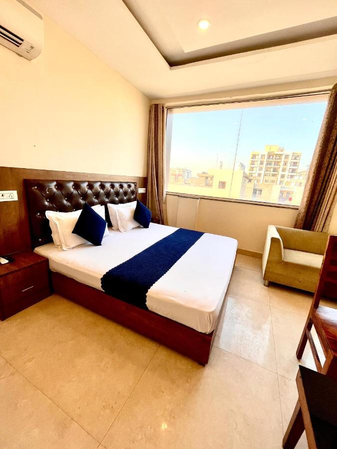 Hotel Woodcrest Zirakpur - Best Family Hotel By - A Unit Of Sidham Group Exterior foto