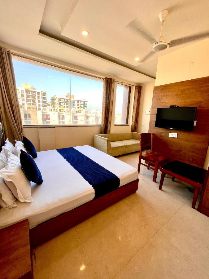 Hotel Woodcrest Zirakpur - Best Family Hotel By - A Unit Of Sidham Group Exterior foto