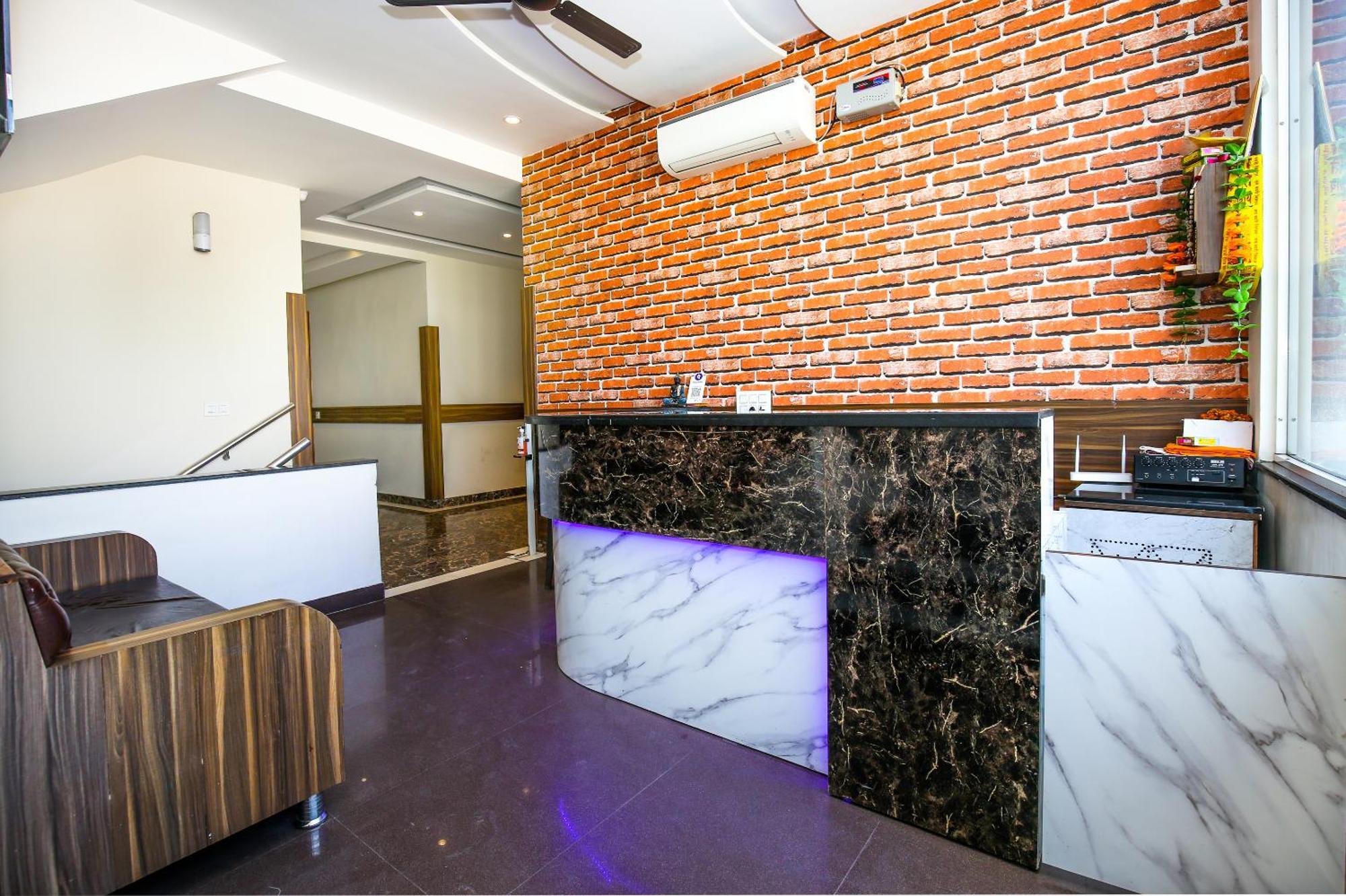 Hotel Woodcrest Zirakpur - Best Family Hotel By - A Unit Of Sidham Group Exterior foto
